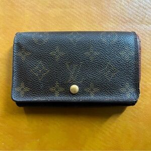 LOUIS VUITTON Monogram Wallet‎ (Authentic)